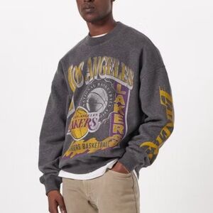 Abercrombie & Fitch Oversized LA Lakers Gray Crewneck Sweatshirt Size XS